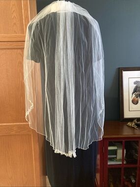 Classic Ivory Bridal Veil with Beaded Rounded Edge. 37” Fingertip Veil